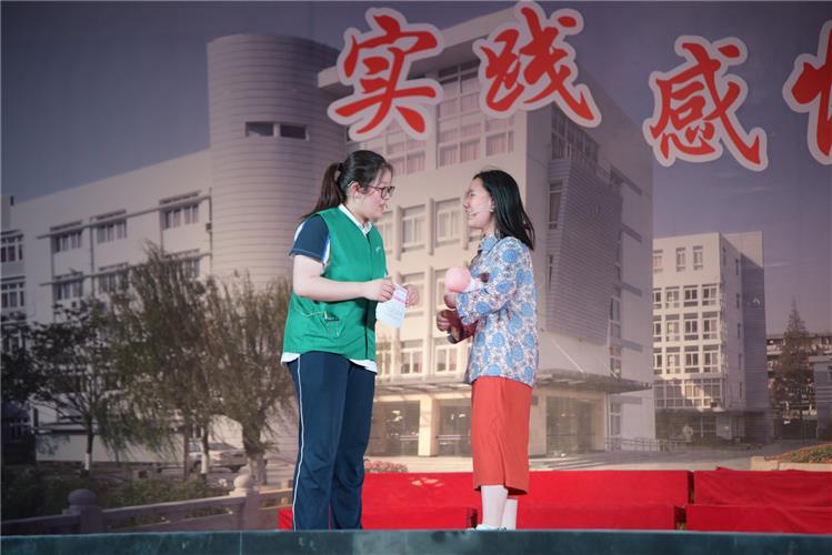 [浦东]川沙中学:用心演绎 学会感恩 感悟成长-川