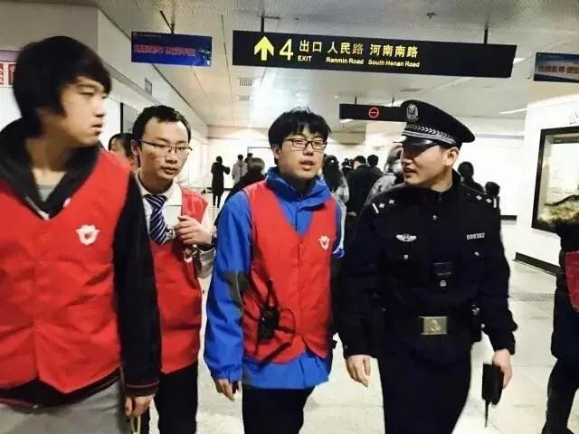 [浦东]海大附中:向榜样学习·《青年报》专栏人