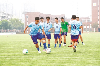 让更多孩子学会两条腿走路