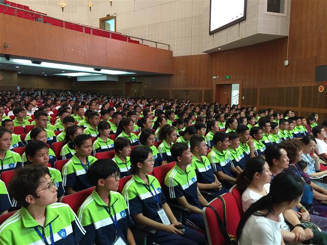 [浦东]南汇中学:新学期 新希望 新挑战-上海南汇中学新疆部新学期学生大会暨开学典礼