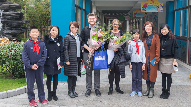 [闵行]明强小学:中英互动促思考 交流实践共发展-中英