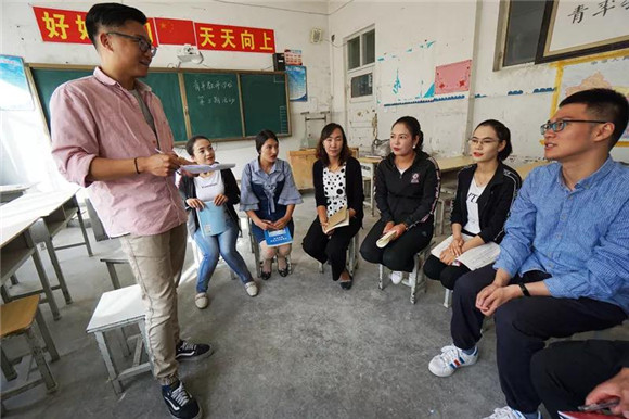 为喀什建一支带不走的教师队伍!上海对口援疆重庆市2015年初中毕业历史图片