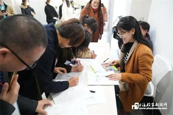 大学生入职助力家易游娱乐- 易游体育官网- 易游体育APP政服务业升级