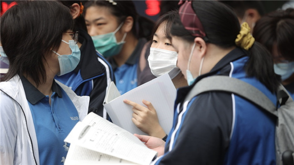 上海中考作文点评 华师大二附中特级教师孙彧:透过生活表象,琢磨深层意味