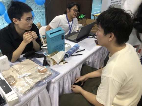 IM电竞 IM电竞官网如何正确打开你的大学生活？上理工把实验室宝贝都搬上了迎新台(图2)
