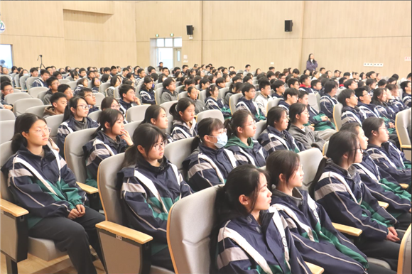 PG电子闵行]闵行实中：致知力行 踵事增华——2023学年第二学期开学典礼(图1)