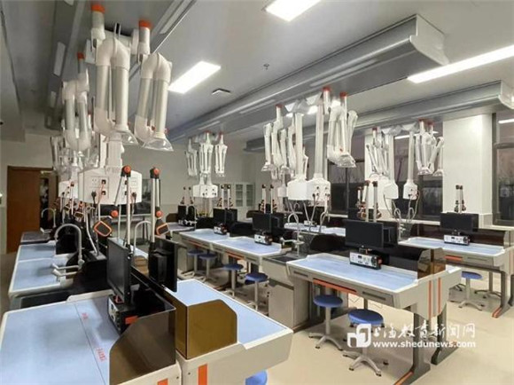 “名校+新校”打造生态岛教育高地上实东滩高中新校正式启用(图2)
