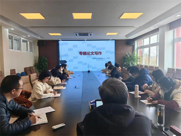 浦东]潼港小学：春风化雨万物润 科研兴校才人出(图1)