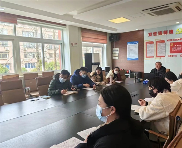 浦东]潼港小学：春风化雨万物润 科研兴校才人出(图3)