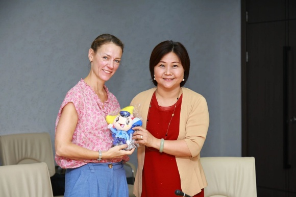 上戏附属浦东新世界实验小学:与大师零距离！芭蕾名师现身新世界舞蹈课堂