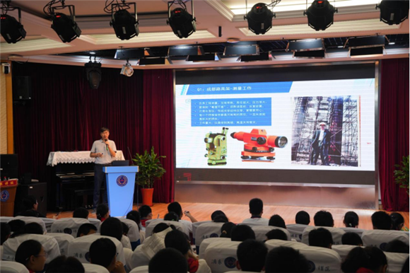 浦东模范中学:聆听建桥故事 传承工匠精神