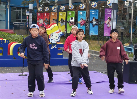 上海戏剧学院附属浦东新世界实验小学:少年逐光，艺彩绽放